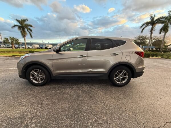 2018 Hyundai Santa Fe Sport - Image 2