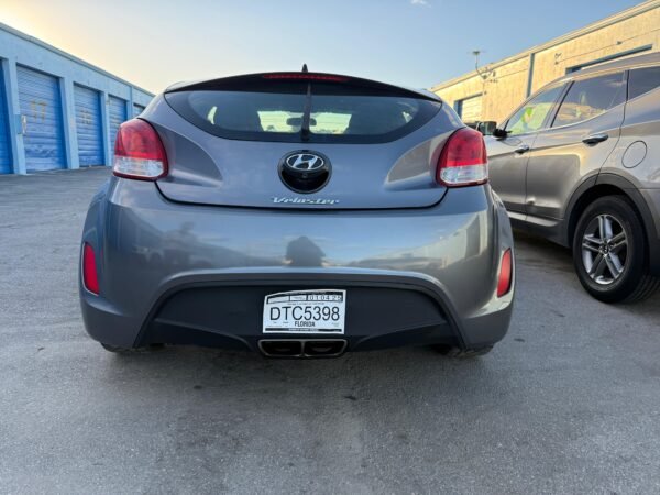 2017 Hyundai Veloster - Image 7