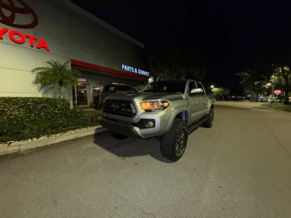 2021 Toyota Tacoma Double Cab - Image 12